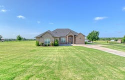 1352 Songbird Lane, Blanchard, OK 73010