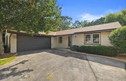 1010 Burrie Ln, Waukesha, WI 53188