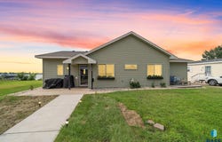 188 N Lake Dr, Castlewood, SD 57223