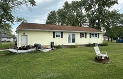 16 Horseshoe Dr, Monroeville, OH 44847