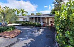 1000 NE 17th Court, Fort Lauderdale, FL 33305