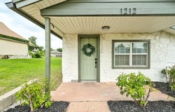 1212 E Cleveland Avenue, Guthrie, OK 73044