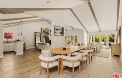 19443 Hatteras St, Los Angeles, CA 91356