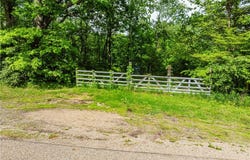 Edie Hill Road SE, Uhrichsville, OH 44683
