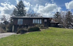 4612 Medina Road, Akron, OH 44321