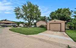 5514 Pershing Road, St Joseph, MO 64505