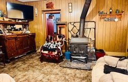 393 W CENTER St, Springville, UT 84663