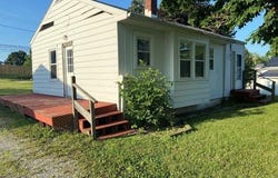 615 E South Street, Albion, IN 46701-1325