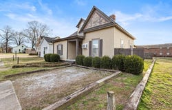 821 Prospect St, Florence, AL 35630