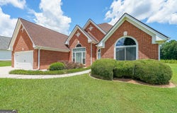 2051 Vintage Oaks, Loganville, GA 30052