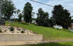 101 Lyons Street, Adena, OH 43901