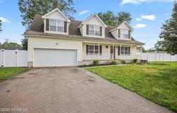 18 4th Avenue, Toms River, NJ 08757