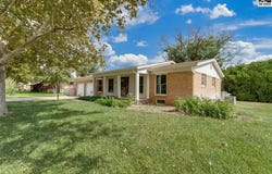 1404 Aurora Dr, Hutchinson, KS 67501