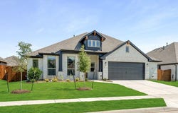 401 Chestnut Lane, Glenn Heights, TX 75154