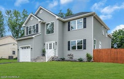 41 Avondale Lane, Aberdeen, NJ 07747