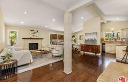20411 Hatteras St, Woodland Hills, CA 91367