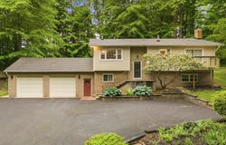 8016 LAKE Drive, MANASSAS, VA 20111