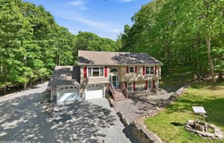 108 Heavenly Valley Drive, Tafton, PA 18464