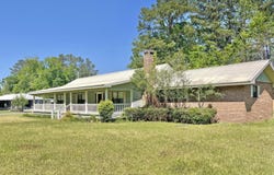 1220 Louisiana Avenue, Leakesville, MS 39451