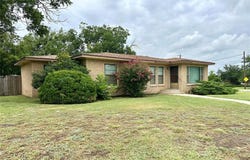 1611 Live Oak Street, Goldthwaite, TX 76844