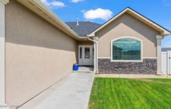1005 Sawyer Pl, Yakima, WA 98908