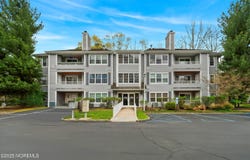 102 Raintree Court, Helmetta, NJ 08828