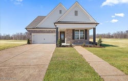 802 W Quitman Court, Nesbit, MS 38651