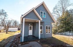 120 E Charles Street, St James, MO 65559