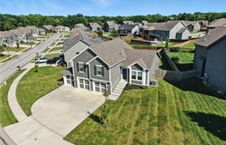 1043 E 14th Street, Kearney, MO 64060