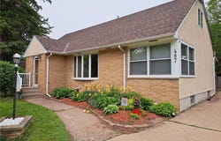 487 Roselawn Avenue E, Maplewood, MN 55117