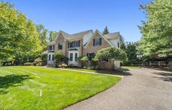 4 Michelle Ct, Harrington Park Boro, NJ 07640-1200