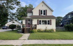 1215 Dakota, Gladstone, MI 49837