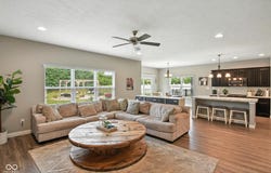 4582 W Lakeway Drive, New Palestine, IN 46163