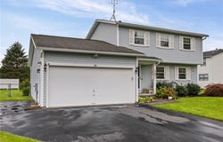 38 Woodstock Lane, Brockport, NY 14420