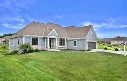 1424 White Deer Trl, Waukesha, WI 53189