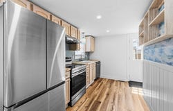 8 Cottage St, Wareham, MA 02571