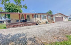 128 Liberty Ct, Pittsfield, IL 62363