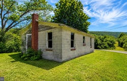 25 MICKEY Lane, MILROY, PA 17063