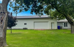 410 S Quapaw St, Iroquois, SD 57353