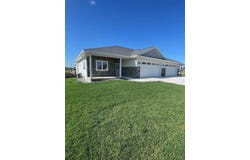 827 Vineyard Drive, Cambridge, WI 53523