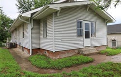16 E Hyde Park Avenue, St Joseph, MO 64504