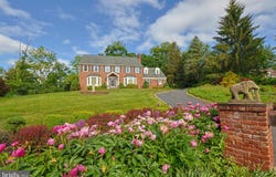 1 WILLOW BROOK LANE, ANNANDALE, NJ 08801