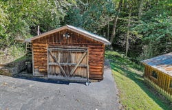 142 Hippy Hollow Rd, Cleveland, VA 24225