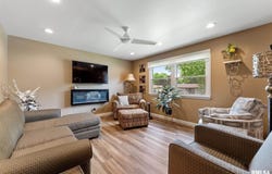 911 3RD Street, De Witt, IA 52742