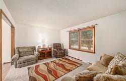 402 E 10th Street, Kearney, MO 64060