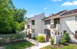 2 DEZAC, DEVON, PA 19333