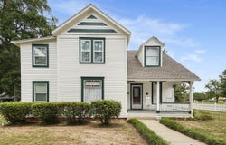 119 E Live Oak Avenue, DeFuniak Springs, FL 32435