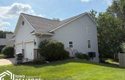 1521 Lone Oak Circle, Fairfield, IA 52556