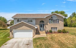 2722 Painted Leaf Court, Crown Point, IN 46307
