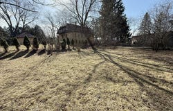 8424 N Fox Croft Ln, Fox Point, WI 53217